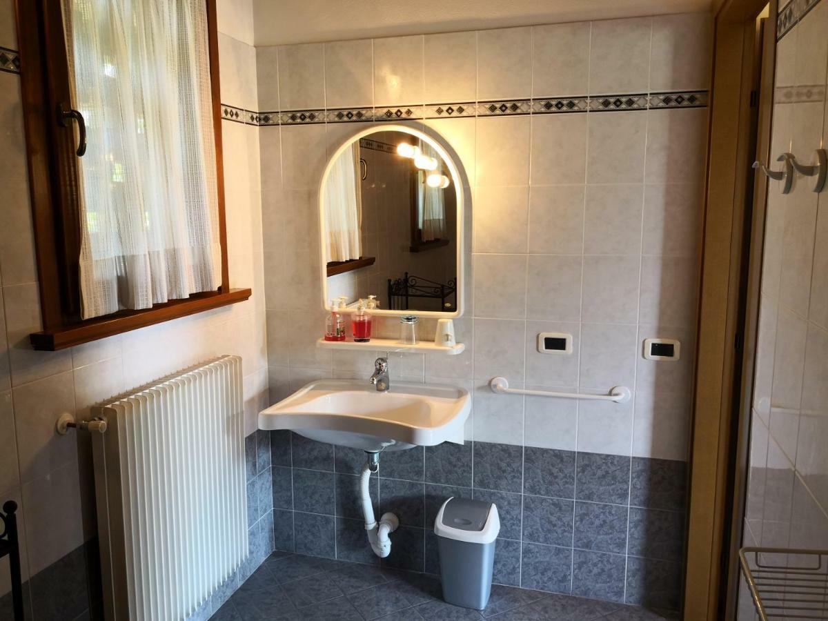 Trattoria Bar Oasi Hotell Pocenia Eksteriør bilde