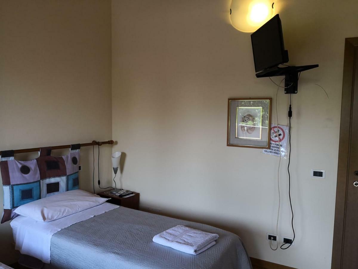 Trattoria Bar Oasi Hotell Pocenia Eksteriør bilde