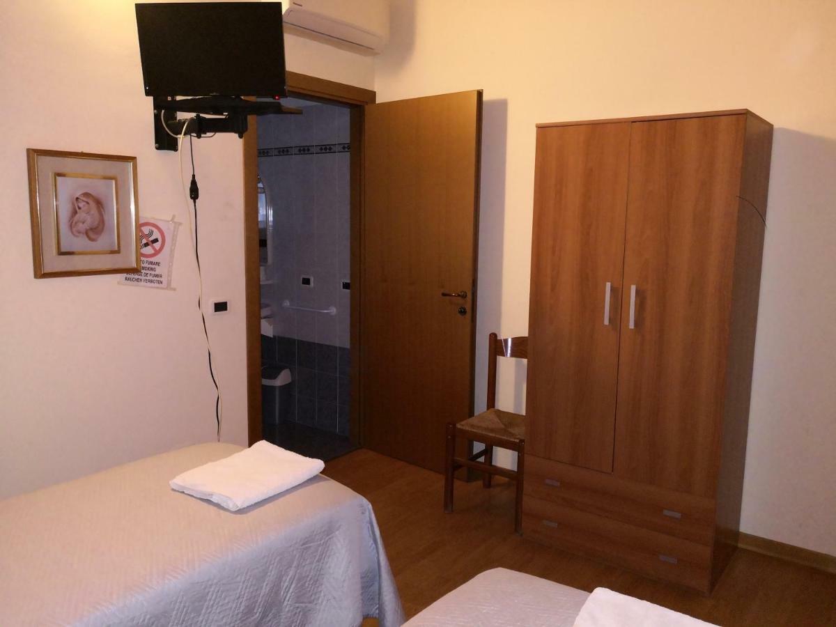 Trattoria Bar Oasi Hotell Pocenia Eksteriør bilde