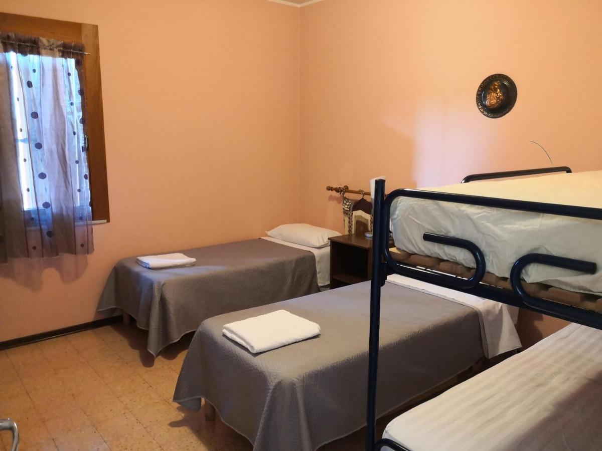 Trattoria Bar Oasi Hotell Pocenia Eksteriør bilde